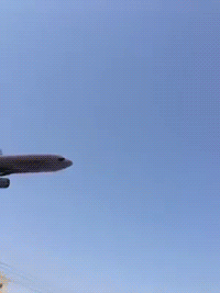 飞机坠毁瞬间  模型  道具   蓝天