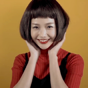 短發(fā)美女 紅唇 微笑 高興 漂亮