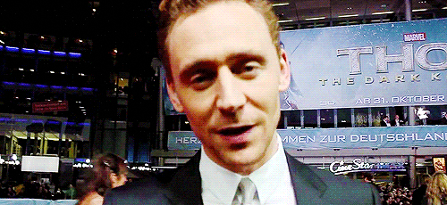 男子 飞吻 帅哥 微笑