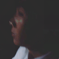夜晚 男孩 害怕 躲闪