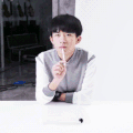TFBOYS 易烊千玺 明星