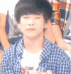 少年 注视 微笑