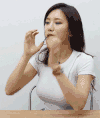美女 性感 白T恤 绑马尾