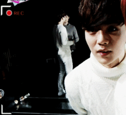 鹿晗 卖萌 歪头 男神 帅气