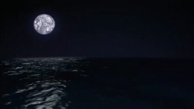 夜晚  海水  月亮  剪头  发光  刺眼  上升