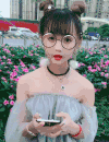 美女 眼镜 手机 手表