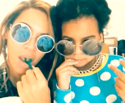 碧昂丝·吉赛尔·诺斯 Beyonce 清洁牙齿 太阳镜 母子