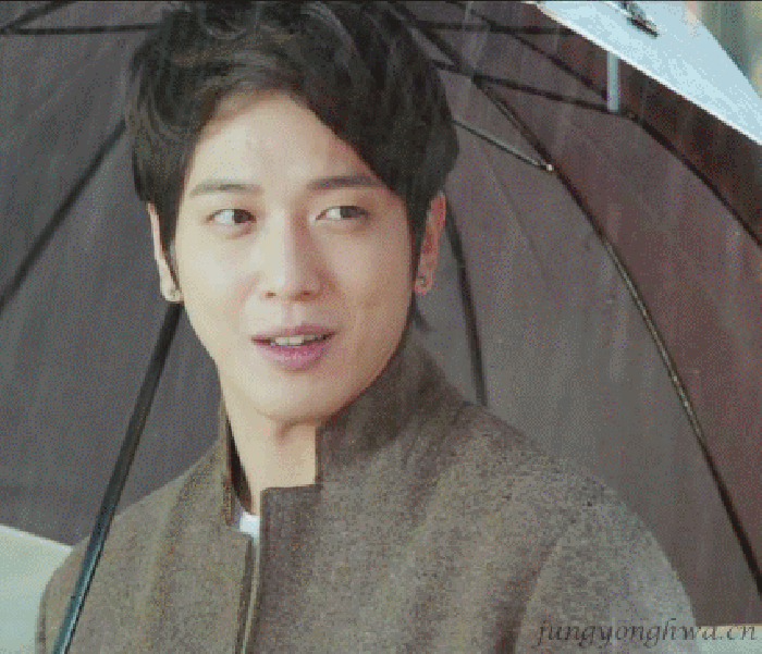 郑容和 下雨 打伞 说话