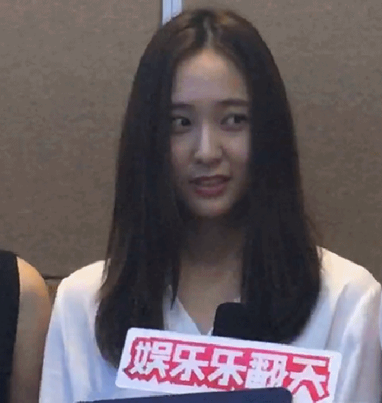 鄭秀晶 撩發(fā) 微笑 無奈