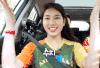 美女 大笑 坐车 加油
