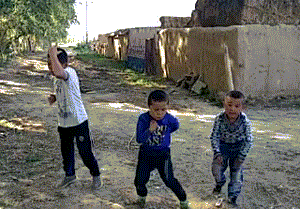 小孩 玩耍 跳舞 开心