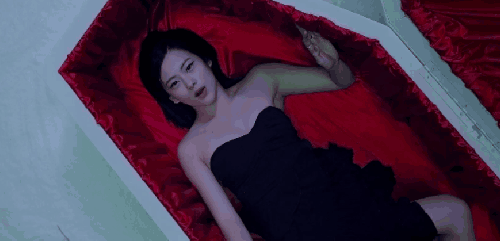 MV 吸血鬼 唱歌 宣美 棺材 满月