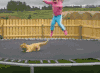 猫咪 蹦床 女孩