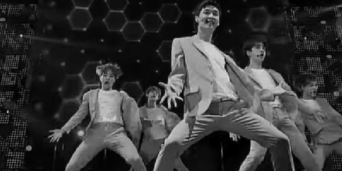 EXO 舞台 跳舞 黑白