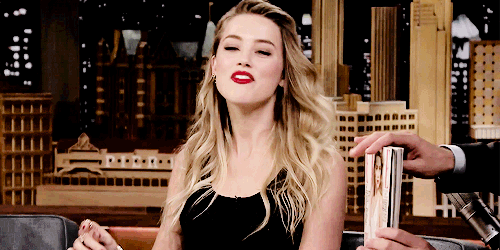 美女 红唇 长发 撩头发