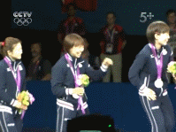 奥运会 乒乓球 女子 团体赛 石川佳纯 摸奖牌