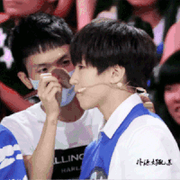 TFBOYS 补妆 可爱 王俊凯