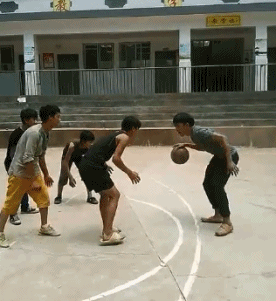 篮球场 打球 一群人 投篮