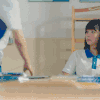 男人 教室 课桌