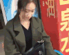 美女 小孩 红帽子 黑头发