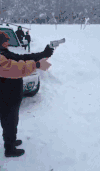 开枪 打枪 雪地 把枪打没了