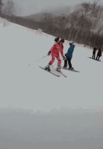 滑雪 钻孔 摔倒 误伤