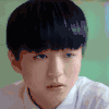 王俊凯 吃雪糕 回头看 他怎么了