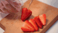 切草莓 小刀 菜板 红色