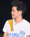 林志颖 帅哥 捂耳朵 笑容