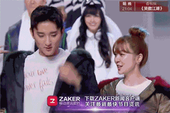 美女  帅哥  帽子  跳舞  扭动