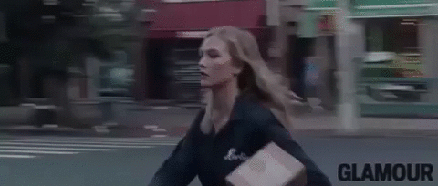 商店 美女 奔跑 城市