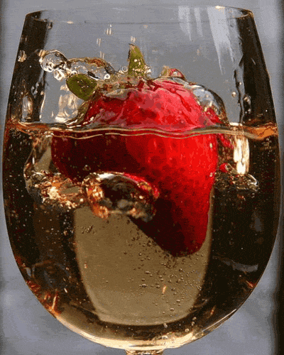 杯子 草莓 气泡 饮品