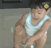 大韩 超人回来了 蹲着 可爱