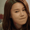 美女 抿嘴 眼神 转头