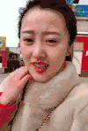 美女 高楼 说话  红嘴唇