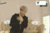 exo 帅哥 踢腿 兴奋