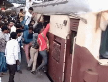 印度 火车 拥挤 扒火车