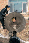 轮胎 滚动 翻倒