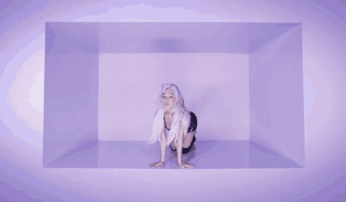 Ariana&Grande Focus MV kiss 可爱 撅嘴 闪光灯