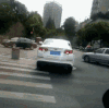 汽车 卡住 搞笑 雷人