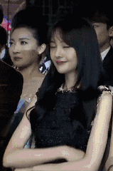 郑爽 鼓掌 发布会 黑裙 优雅 可爱