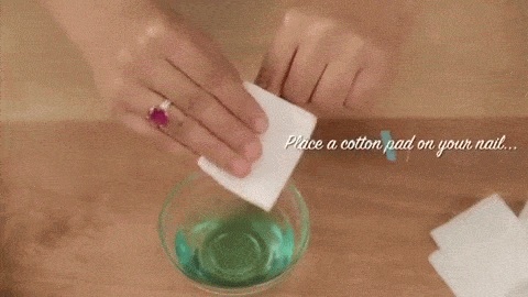 纸巾 手指 玻璃碗 擦拭