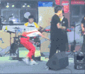 黄头发 红色 架子鼓 黑色