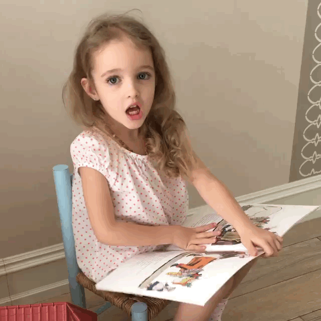 小女孩 萌娃 好可爱 看书
