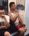 男子  地铁  兰花指  妩媚