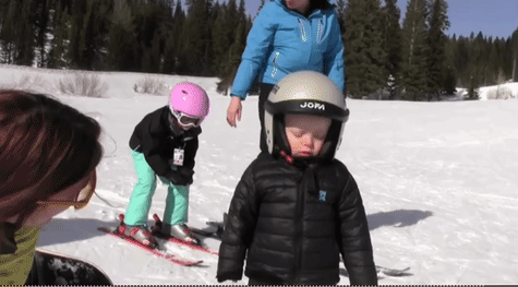 滑雪 摔倒 冬天 孩子 可爱 寒冷 户外运动 雪花 skiing