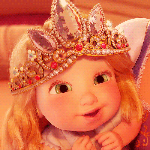 小女孩 带皇冠 眨眼 可爱