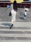 美女 长腿 气质 打伞