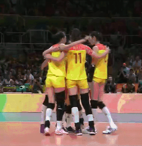 团队 拥抱 里约奥运 中国女排