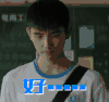 好 大男孩 讲话 低头